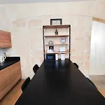Konukevi Apollonia 3*
